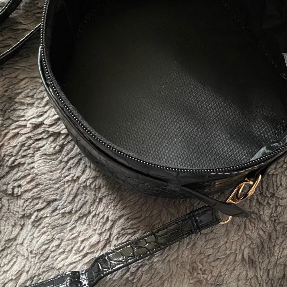 Opposites Attract Vegan Leather Purse - Picture 8 of 11